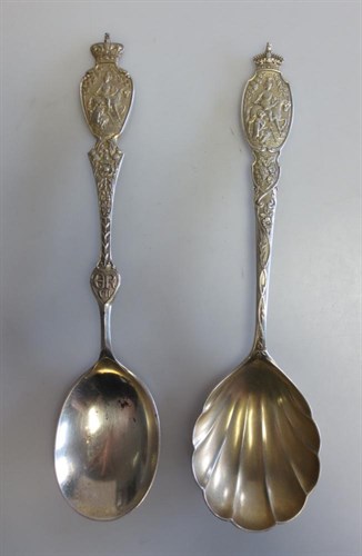 Lot 314 - Two Vintners Company silver gilt spoons