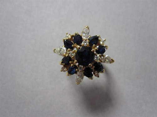 Lot 176 - An 18ct gold sapphire and diamond cluster ring