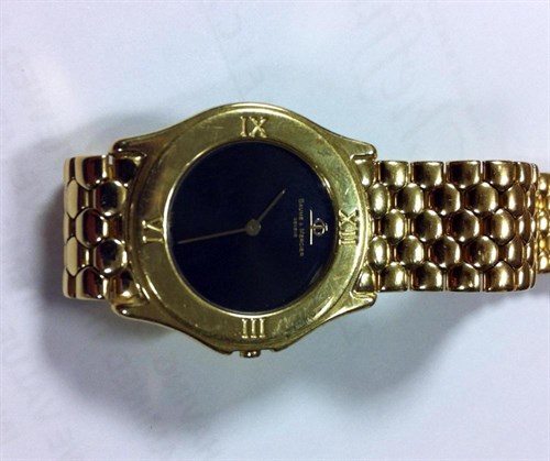 Lot 210 - A lady's 18ct gold wristwatch by Baume & Mercier