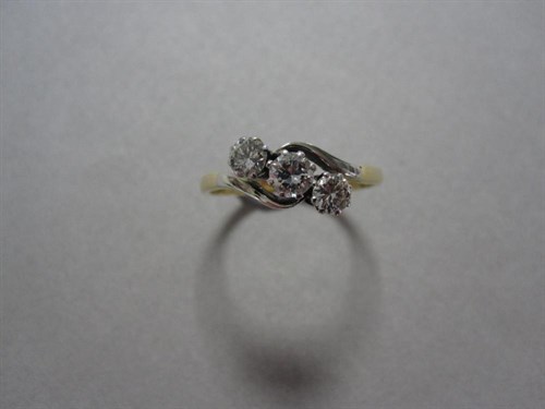 Lot 186 - A three stone diamond crossover ring