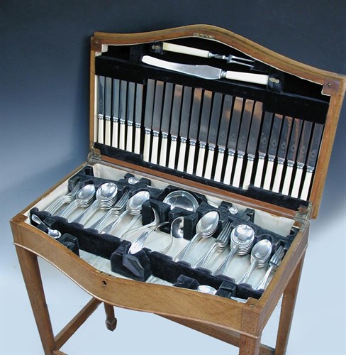 Lot 310 - A service of silver Sandringham pattern flatware
