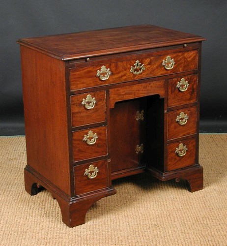 Lot 842 - A George III mahogany kneehole desk