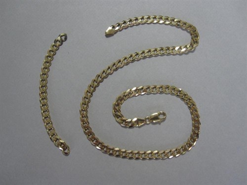 Lot 158 - A hallmarked 9ct gold necklace