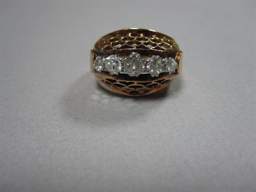 Lot 128 - A modern five stone diamond dress ring