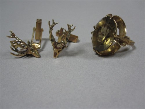 Lot 163 - A pair of St Hubert cufflinks and a 9ct gold smokey citrine ring