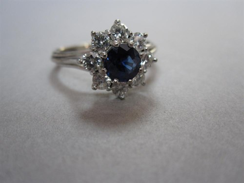 Lot 184 - A sapphire and diamond flower head cluster ring