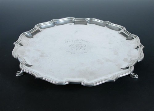 Lot 421 - A silver salver