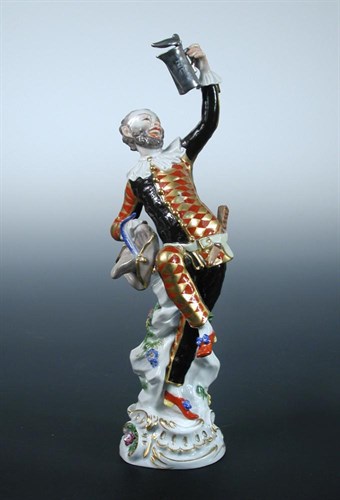 Lot 32 - A 20th century  Meissen Comedia dell'arte figure of harlequin