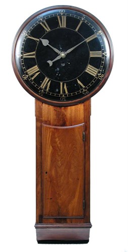 Lot 783 - A mahogany Act of Parliament timepiece with black painted dial
