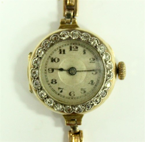 Lot 271 - A lady's 18ct gold and diamond set cocktail watch