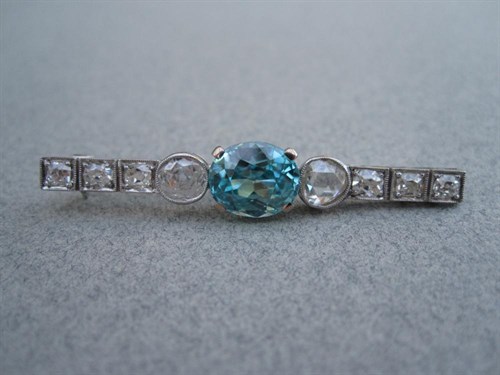 Lot 211 - A blue zircon and diamond brooch