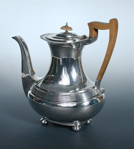 Lot 328 - A silver coffee pot
