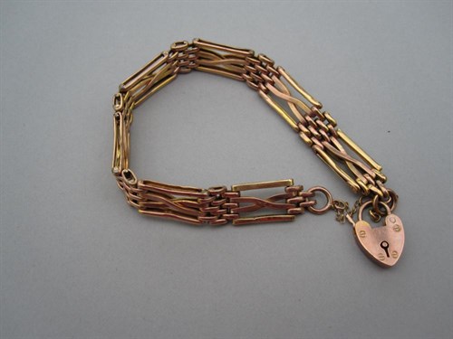 Lot 131 - A gatelink bracelet with heart locket clasp