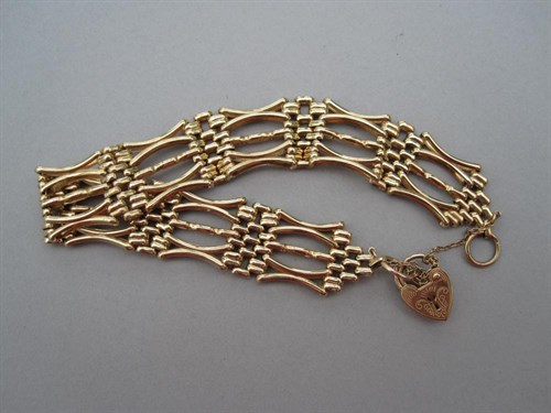 Lot 173 - A 9ct gold modern fancy gatelink bracelet