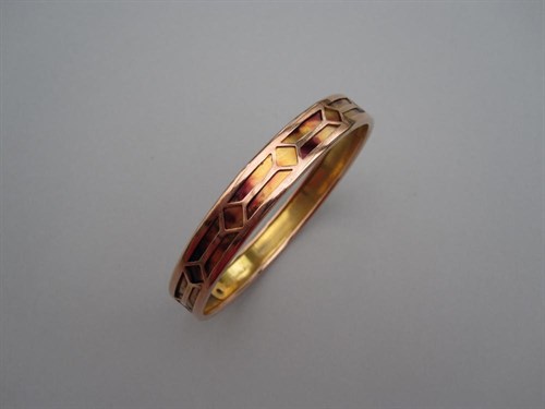 Lot 115 - A modern tortoiseshell bangle