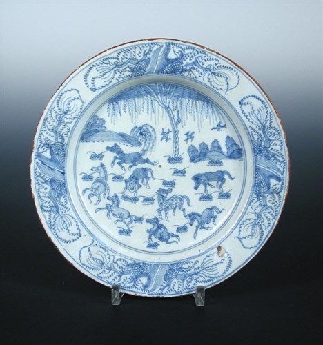 Lot 8 - Attributed to Liverpool, an 18th century Delft blue and white plate