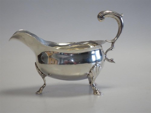 Lot 370 - An 18th century silver sauce boat