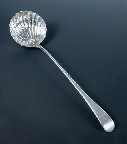 Lot 372 - A George III silver Old English patterned shell bowl ladle