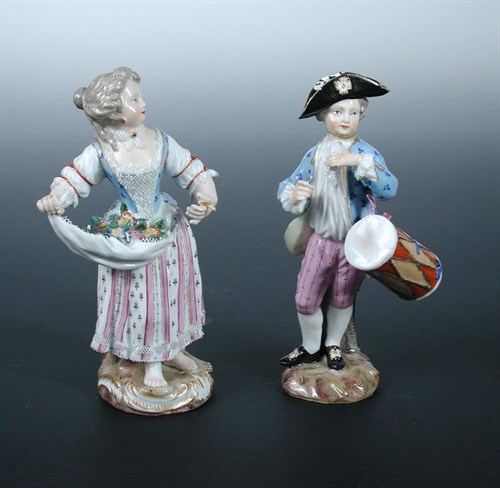 Lot 41 - A 20th century Meissen figure of a drummer and of a lady with flowers
