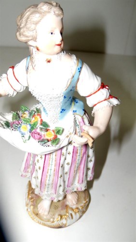 Lot 41 - A 20th century Meissen figure of a drummer and of a lady with flowers