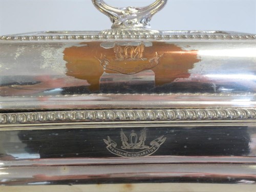 Lot 289 - A pair of Old Sheffield plate entree dishes
