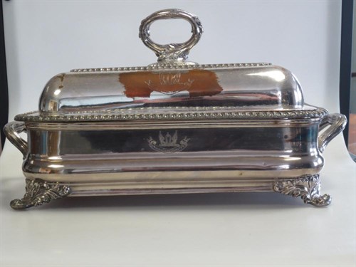 Lot 289 - A pair of Old Sheffield plate entree dishes