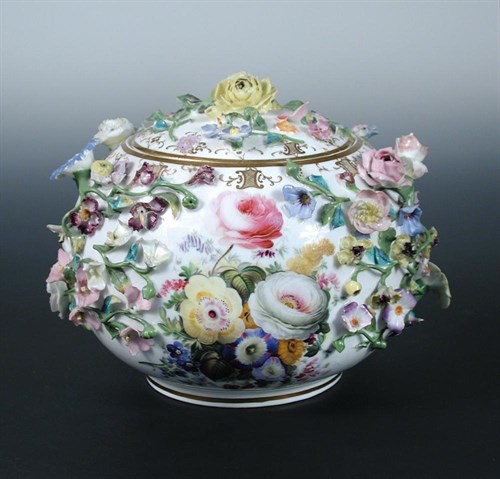 Lot 27 - Attributed to Minton, a mid 19th century encrusted pot and cover