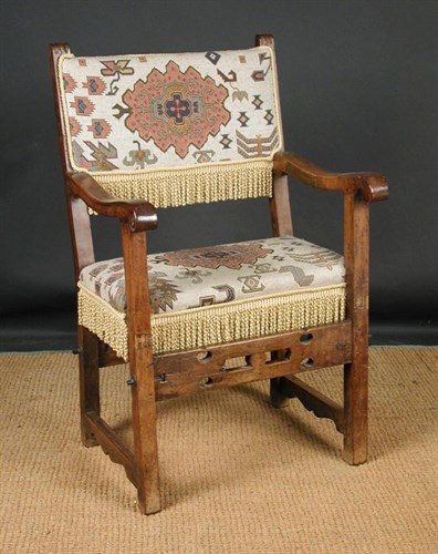 Lot 796 - A 17th century Spanish walnut chair