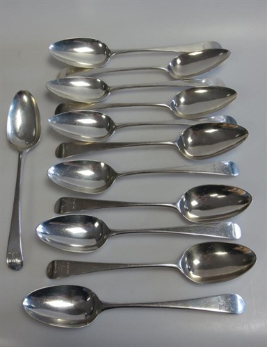 Lot 319 - A matched set of twelve silver Old English pattern tablespoons