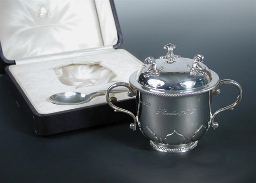 Lot 346 - A silver porringer and cover 