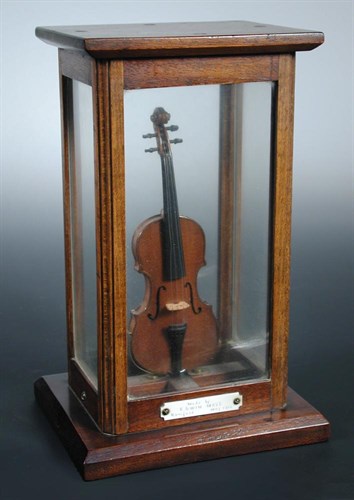 Lot 652 - A miniature violin by Edwin Moss of Romford, dated 1932