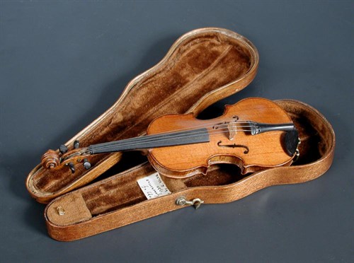 Lot 653 - A miniature violin by Edwin Moss, dated 1937