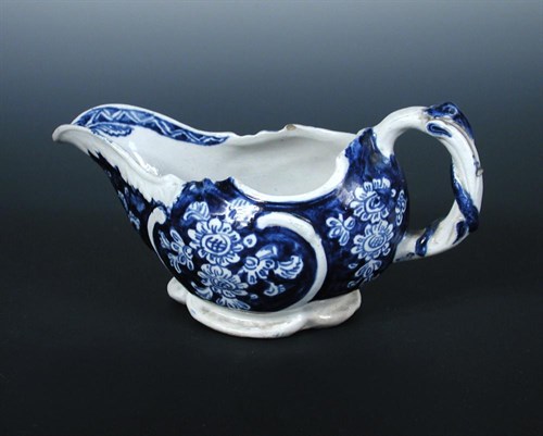 Lot 18 - A mid 18th century Vauxhall blue and white sauce boat