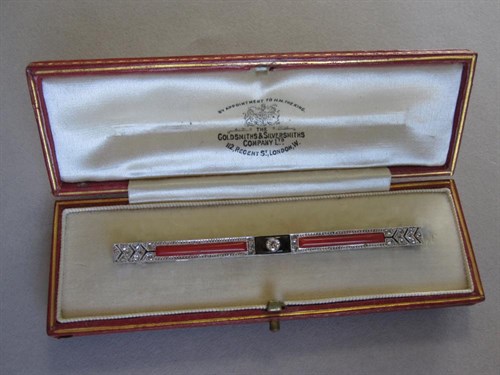 Lot 130 - An art deco diamond and cornelian bar brooch