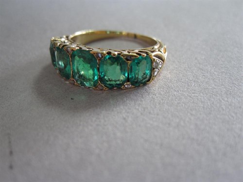 Lot 204 - An emerald five stone ring