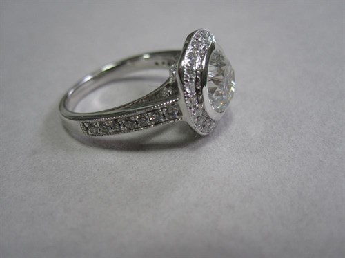 Lot 185 - A certificated 2ct diamond single stone ring
