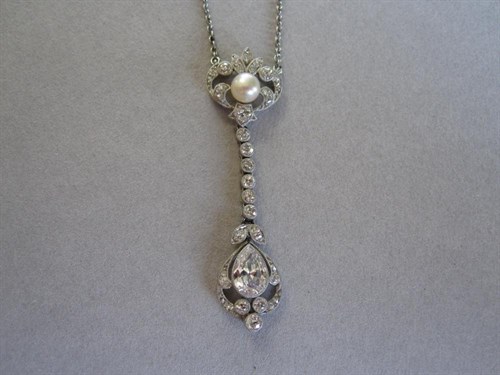 Lot 240 - An early 20th century diamond and pearl pendant necklace