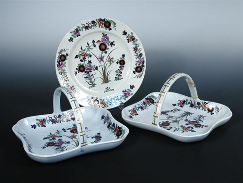 Lot 3 - An early 19th century Spode Imari palette dessert set