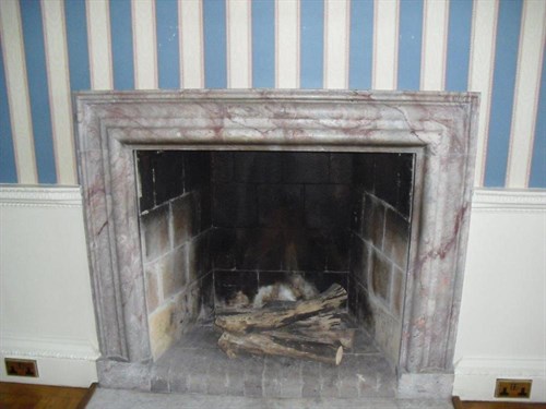 Lot 864 - An 18th century style marble chimney piece
