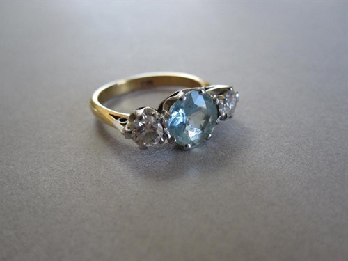 Lot 213 - An aquamarine and diamond three stone ring